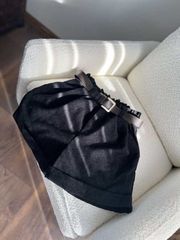 velvetiniai šortai