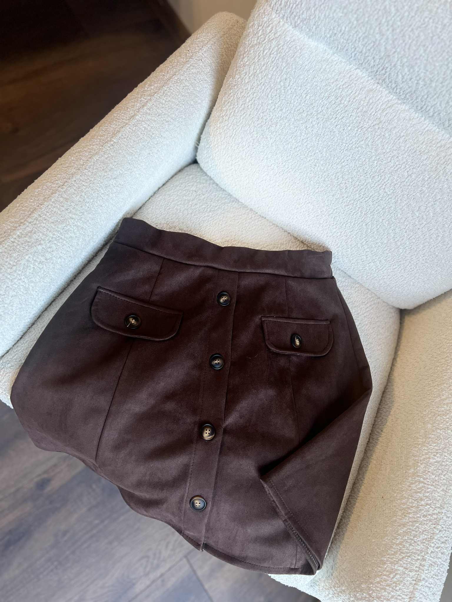 Stilingas velveto sijonas